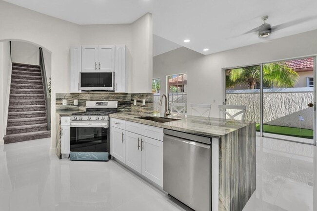 36 Monterey Pointe Dr in Palm Beach Gardens, FL - Building Photo - Building Photo