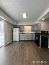 5796 Christie Ave SE in Grand Rapids, MI - Foto de edificio - Building Photo