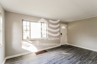 8250 Royal Heights Dr in Cincinnati, OH - Foto de edificio - Building Photo