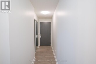 7-607 Mabelle Ave in Toronto, ON - Building Photo - Building Photo
