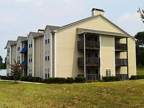 Pepperstone in Greensboro, NC - Foto de edificio - Building Photo