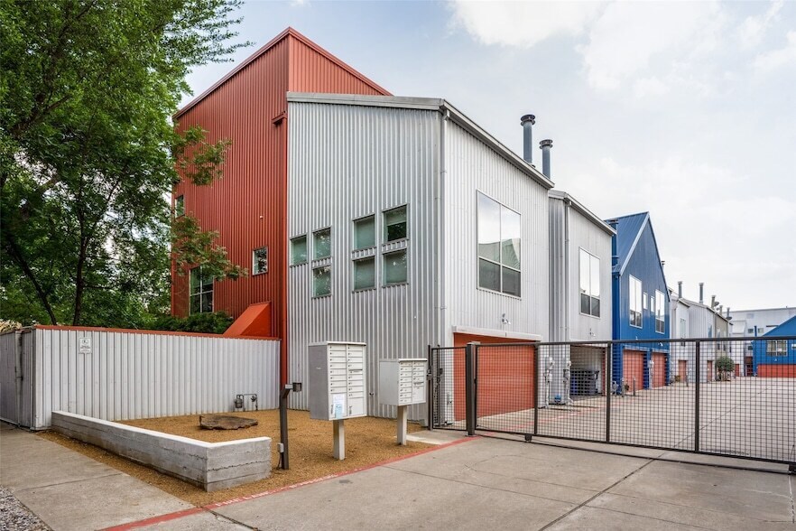 4213 Dickason Ave in Dallas, TX - Building Photo