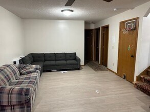 19158 Yale St NW in Elk River, MN - Foto de edificio - Building Photo