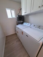 2214 Finch Ln in San Diego, CA - Foto de edificio - Building Photo