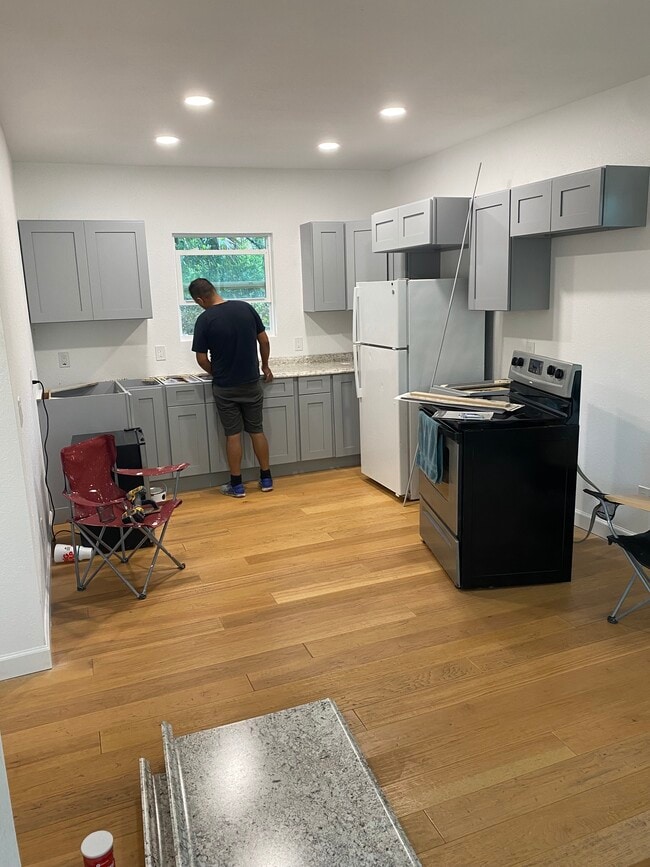 1009 Jasmine Way, Unit Apt B