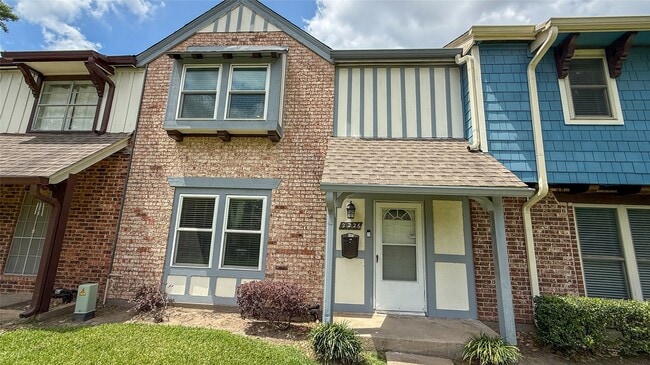 property at 2226 Triway Ln