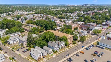 327 Center St in West Haven, CT - Building Photo - Building Photo