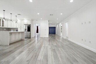 5040 Varna Ave in Los Angeles, CA - Building Photo - Building Photo