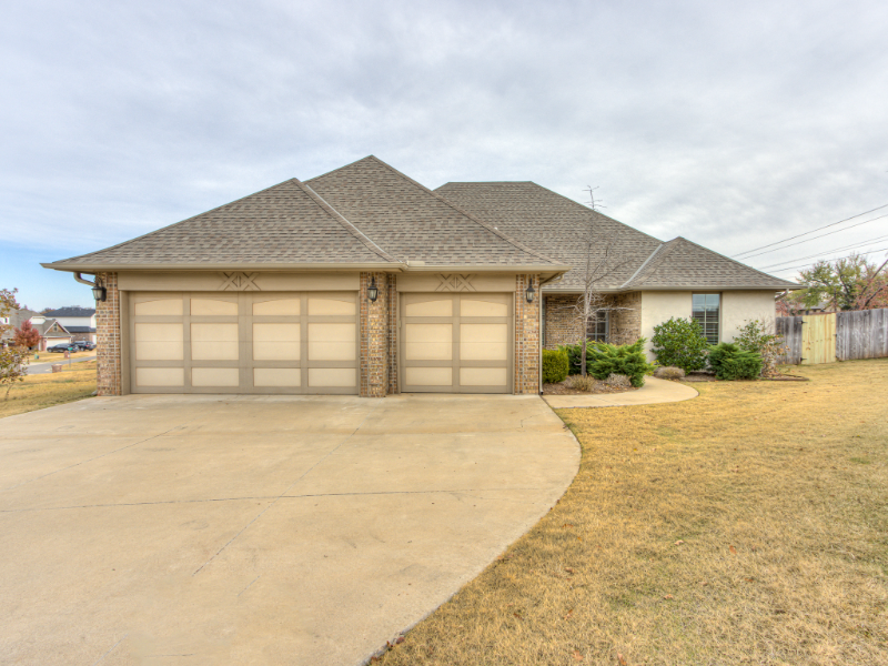 2700 Tranquilo Ln in Edmond, OK - Building Photo