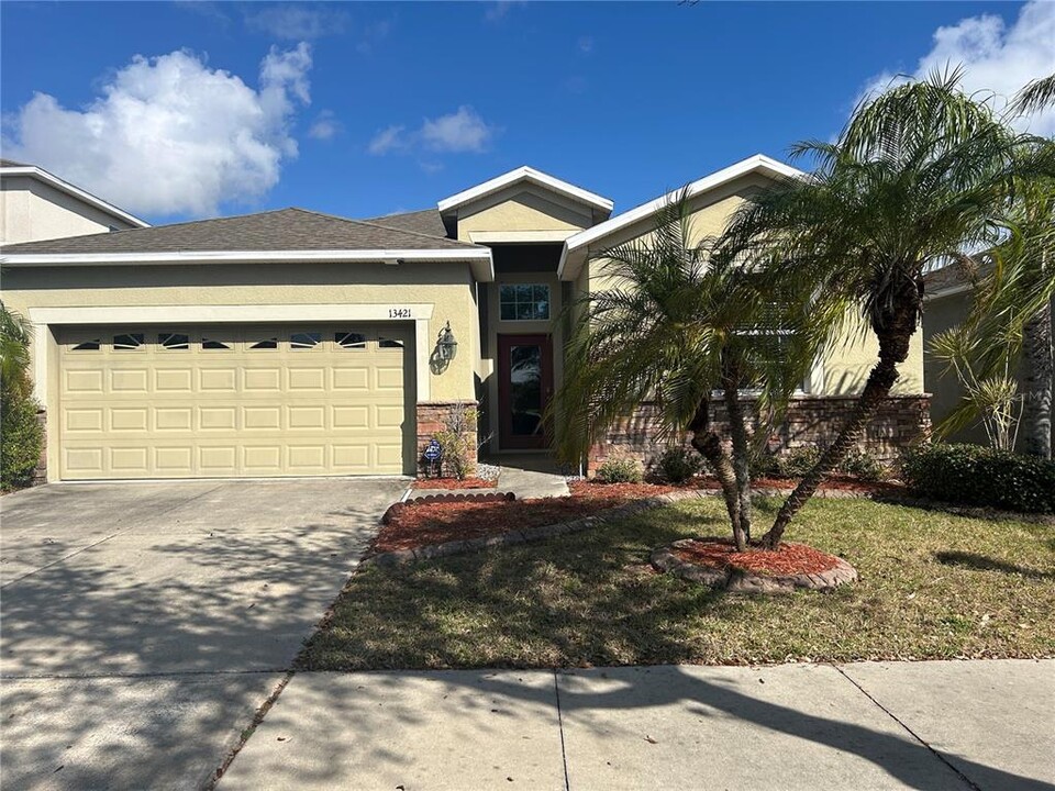 13421 Graham Yarden Dr in Riverview, FL - Building Photo