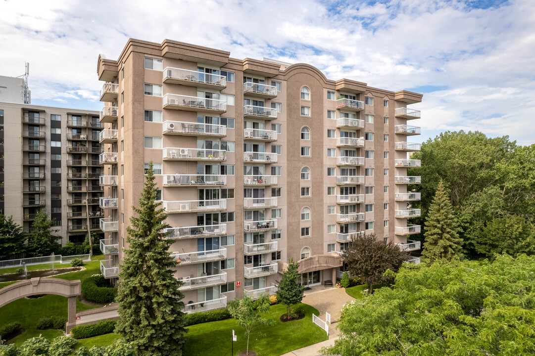 10100 Paul-Comtois in Montréal, QC - Building Photo