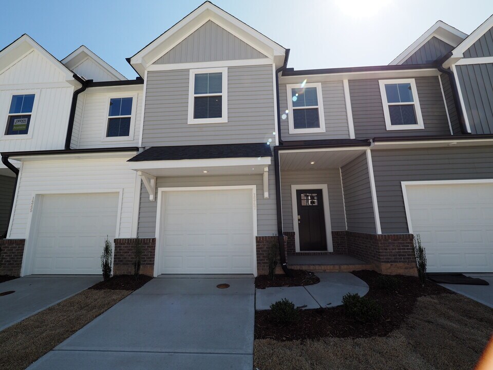 1347 Bessie Ct in Wake Forest, NC - Foto de edificio