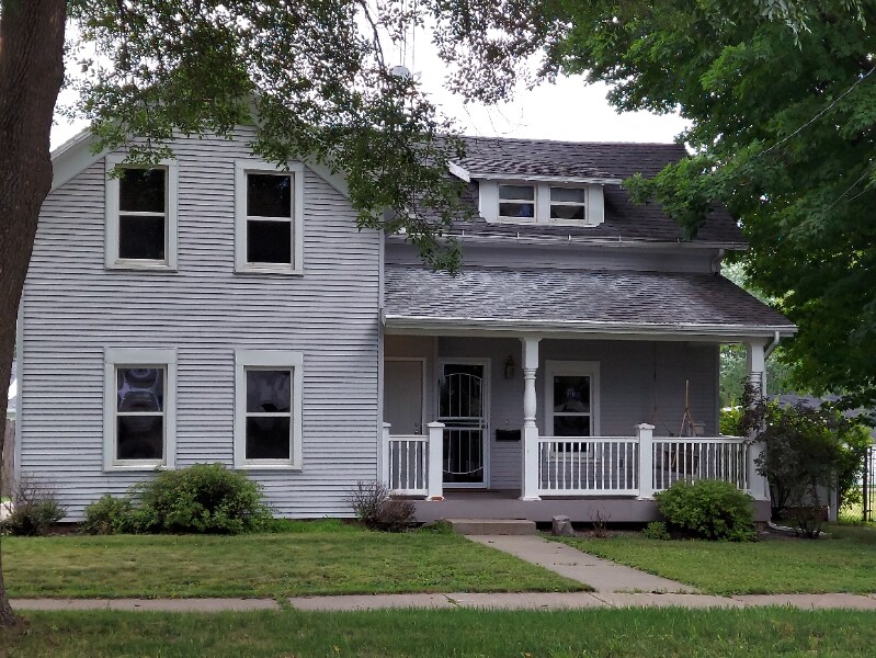 615 Lake St in Baraboo, WI - Building Photo