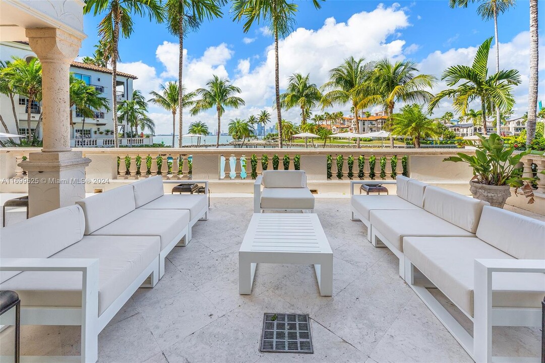 2511 Fisher Island Dr in Miami Beach, FL - Building Photo