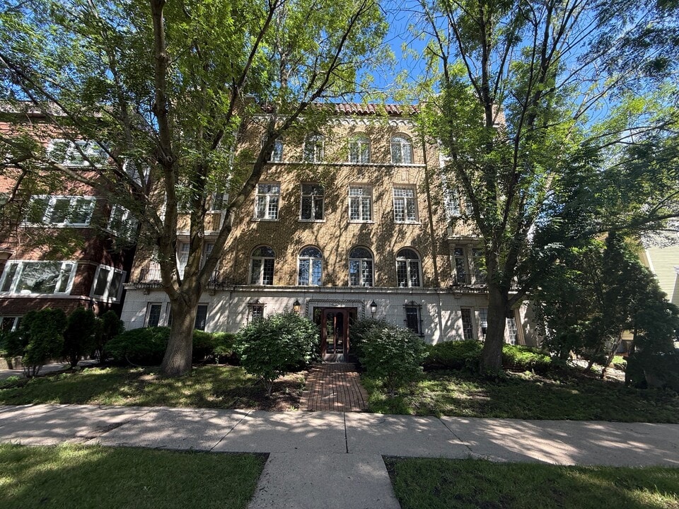 2562 Prospect in Milwaukee, WI - Building Photo