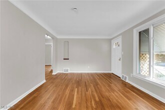 4762 E 88th St in Garfield Heights, OH - Foto de edificio - Building Photo