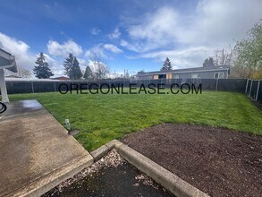 1100 Q St in Springfield, OR - Building Photo - Building Photo