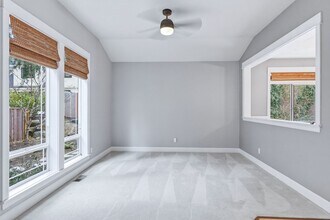 5320 Lower Dr in Lake Oswego, OR - Building Photo - Building Photo