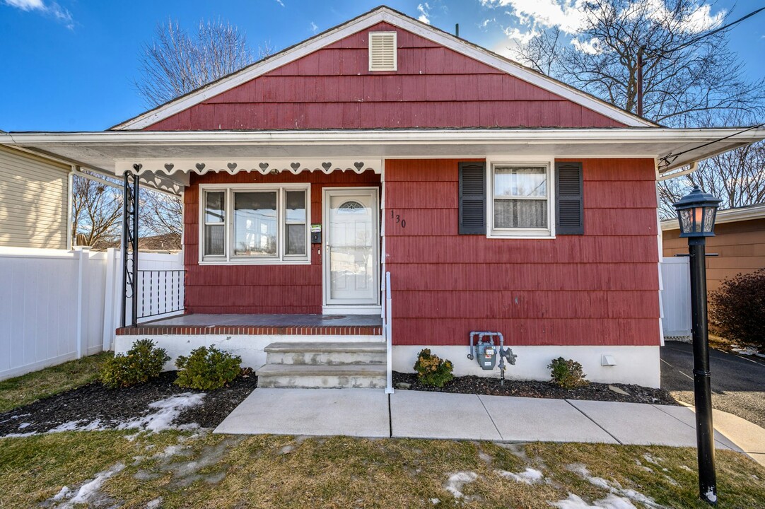 130 Lincoln Ave in Somerville, NJ - Building Photo