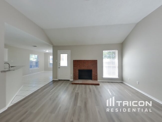 1008 Brittany Dr in Denton, TX - Building Photo - Building Photo