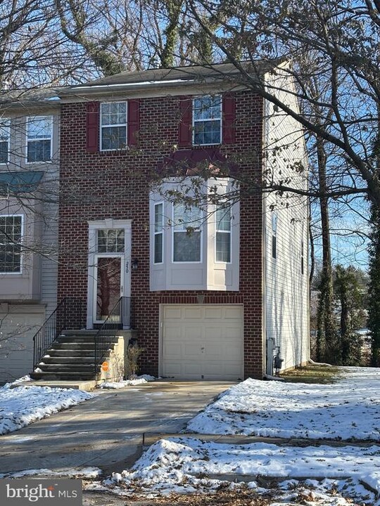 250 Persimmon Cir in Reisterstown, MD - Building Photo