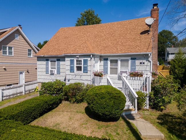 30 Florence Ave in Milford, CT - Building Photo - Building Photo
