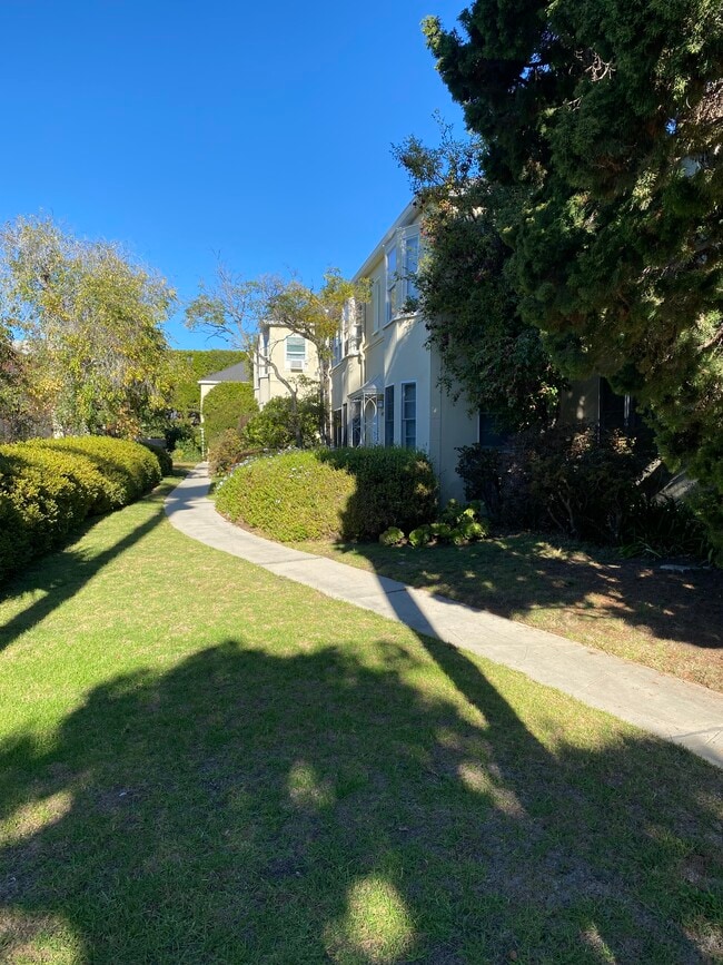 449 San Vicente Blvd, Unit 4