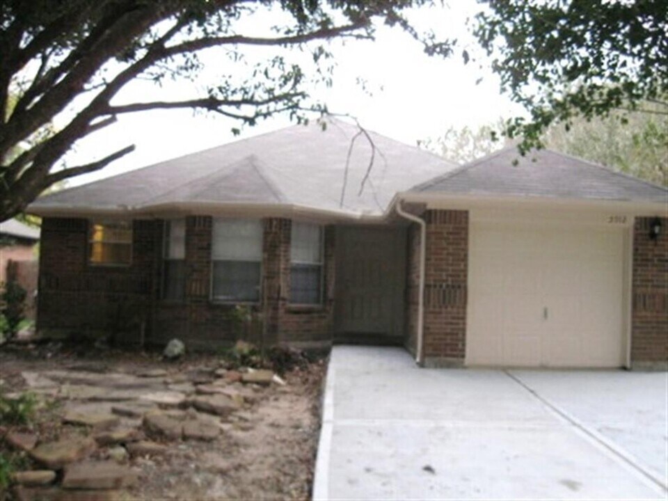 5912 Red River Dr Photo