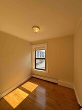 8 Upland Rd, Unit 5 in Brookline, MA - Foto de edificio - Building Photo