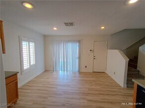 674 Iron Bridge St in Las Vegas, NV - Building Photo - Building Photo