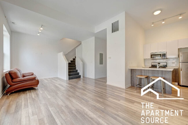 2700 W North Ave, Unit 203