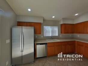 7805 Hornesettle St in Las Vegas, NV - Building Photo - Building Photo