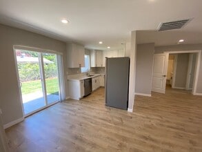4574 46th Ave NE in Salem, OR - Building Photo - Building Photo