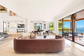 409 E San Marino Dr in Miami Beach, FL - Building Photo - Building Photo