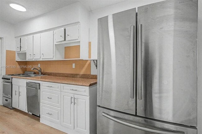 60 NW 79th St