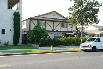 826 E Harvard St in Glendale, CA - Foto de edificio - Building Photo