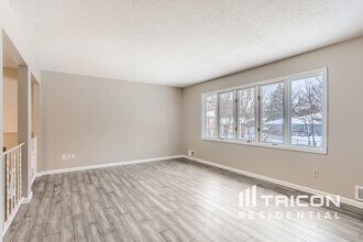 13450 Wellington Ct in Champlin, MN - Building Photo - Building Photo