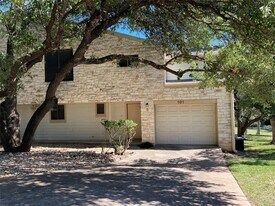 9201 Simmons Rd in Austin, TX - Building Photo