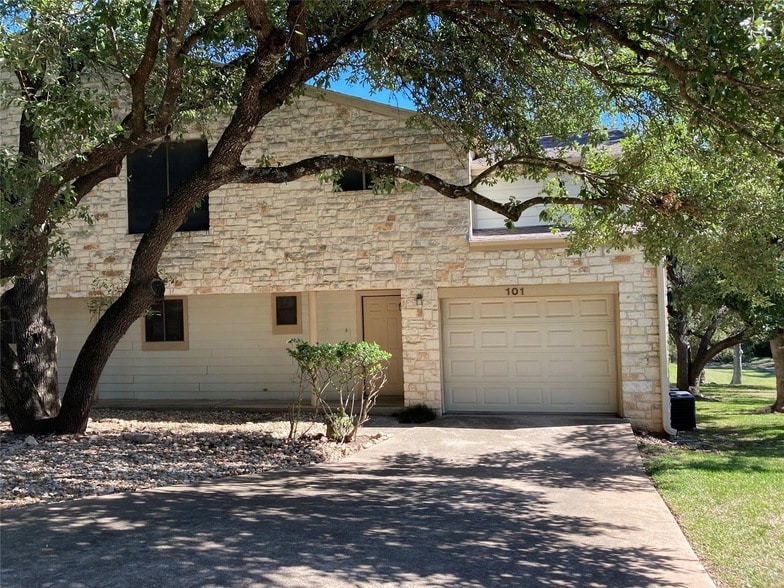 9201 Simmons Rd in Austin, TX - Building Photo