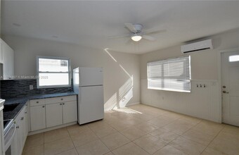 3125 Barrett Ave in Naples, FL - Building Photo - Building Photo