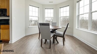 909 Mansion Dr, Unit 1030-311 in Frederick, MD - Foto de edificio - Building Photo