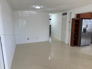 421 NE 1st St in Hallandale Beach, FL - Building Photo - Building Photo