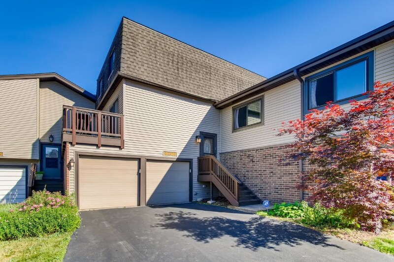 29W365 Crabtree Ln in Warrenville, IL - Foto de edificio