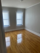 8009 S Phillips Ave in Chicago, IL - Foto de edificio - Building Photo