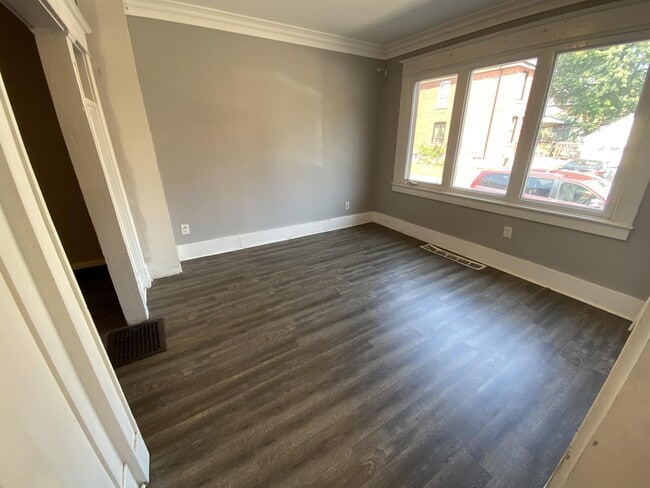 property at 254 Holton Ave S