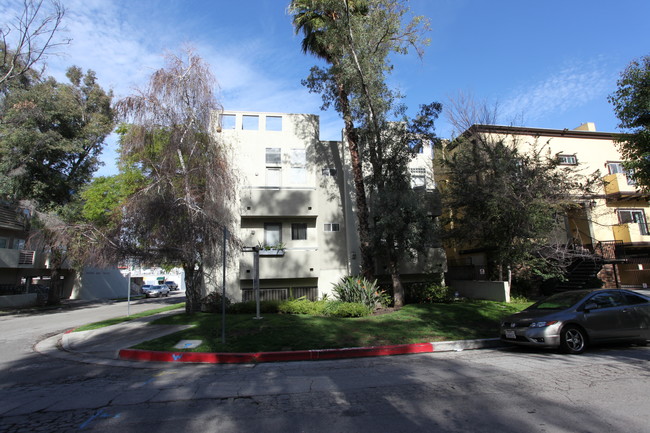 The Ponce De Leon in Woodland Hills, CA - Building Photo - Building Photo