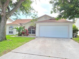 12908 Meadowbend Dr in Wellington, FL - Building Photo
