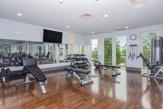 Woodview Apartments in Deerfield, IL - Foto de edificio - Building Photo