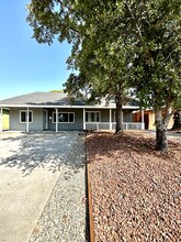 2037 Robert Way, Unit 4 - Upstairs right large in Sacramento, CA - Building Photo - Building Photo