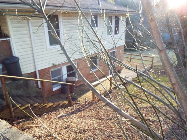 48 Maple St in Sylva, NC - Building Photo - Building Photo